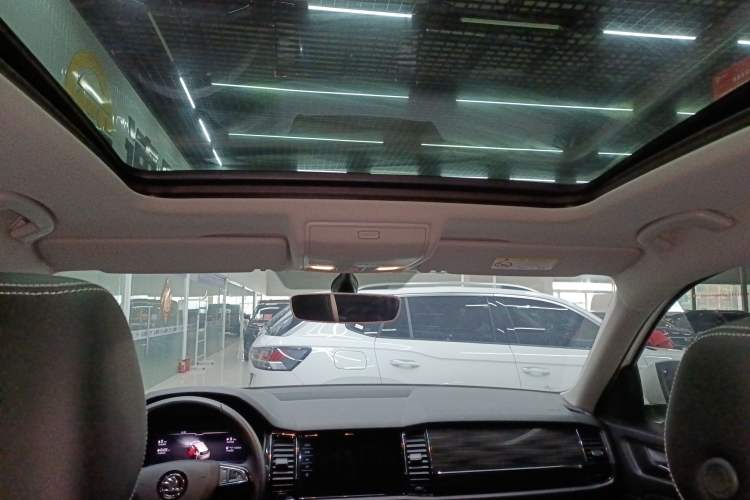 Used Skoda Kodiaq 2021 TSI330 7-Seater Two-Wheel-Drive Luxury Plus Edition Headliner