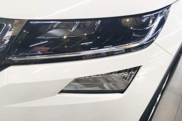 Used Skoda Kodiaq 2021 TSI330 5-Seater Two-Wheel-Drive Luxury Plus Edition Left Front Headlight