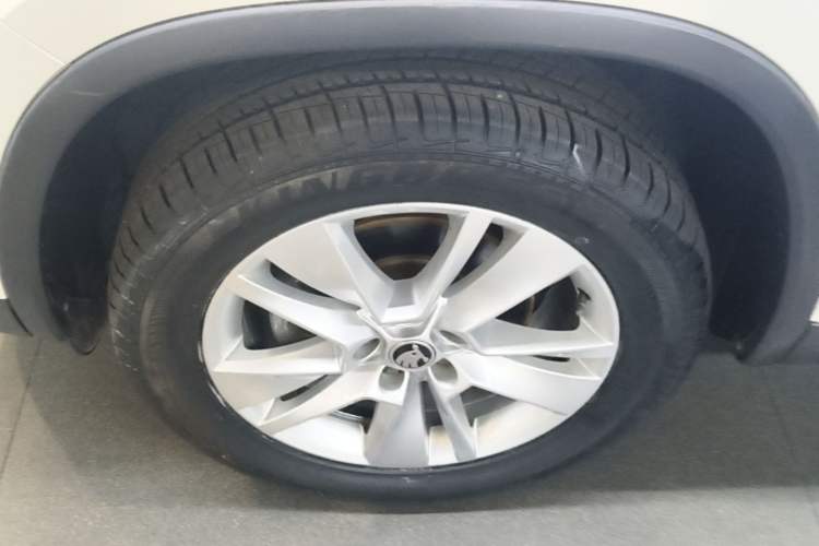 Used Skoda Kodiaq 2021 TSI330 5-Seater Two-Wheel-Drive Luxury Plus Edition Left Front Wheel Hub