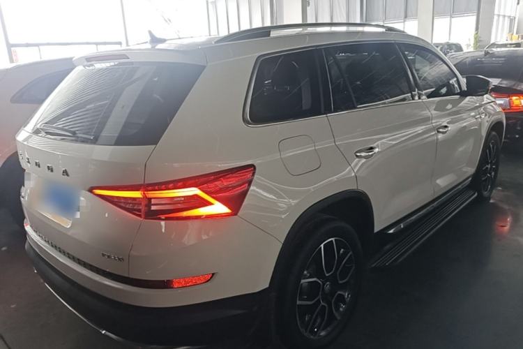 Used Skoda Kodiaq 2021 TSI330 5-Seater Two-Wheel-Drive Luxury Plus Edition Rear Right 45 Deg