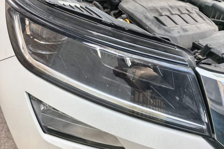 Used Skoda Kodiaq 2021 TSI330 7-Seater Two-Wheel-Drive Luxury Plus Edition Right Front Headlight