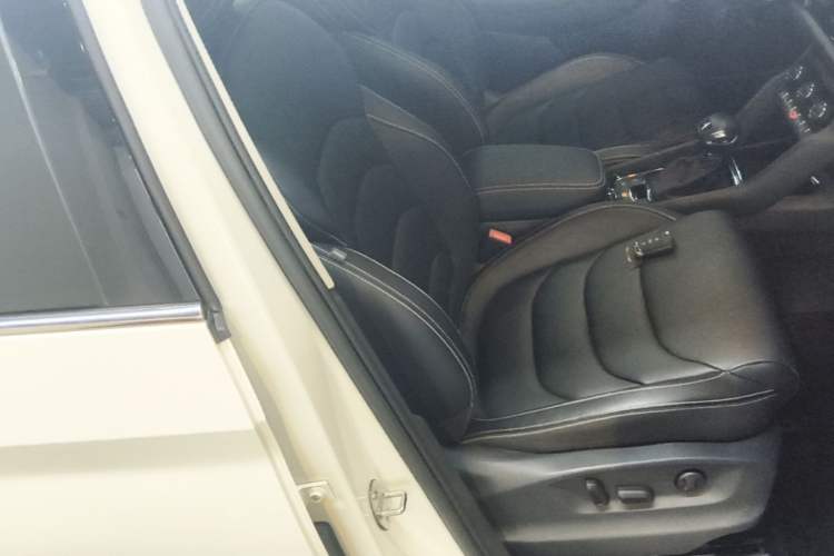 Used Skoda Kodiaq 2021 TSI330 5-Seater Two-Wheel-Drive Luxury Plus Edition Right Front Seat