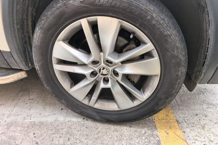 Used Skoda Kodiaq 2021 TSI330 7-Seater Two-Wheel-Drive Luxury Plus Edition Right Front Wheel Hub