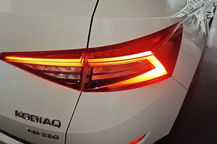 Used Skoda Kodiaq 2021 TSI330 5-Seater Two-Wheel-Drive Luxury Plus Edition Right Rear Taillight