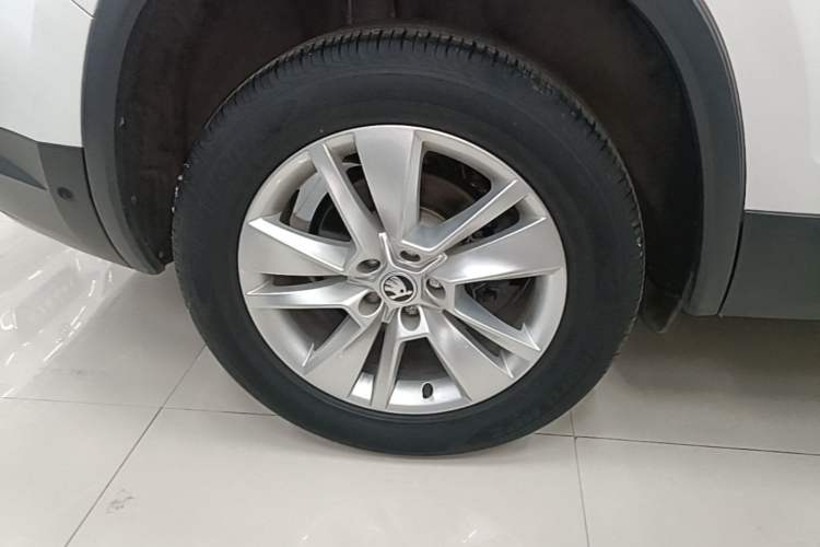 Used Skoda Kodiaq 2021 TSI330 7-Seater Two-Wheel-Drive Luxury Plus Edition Right Rear Wheel Hub