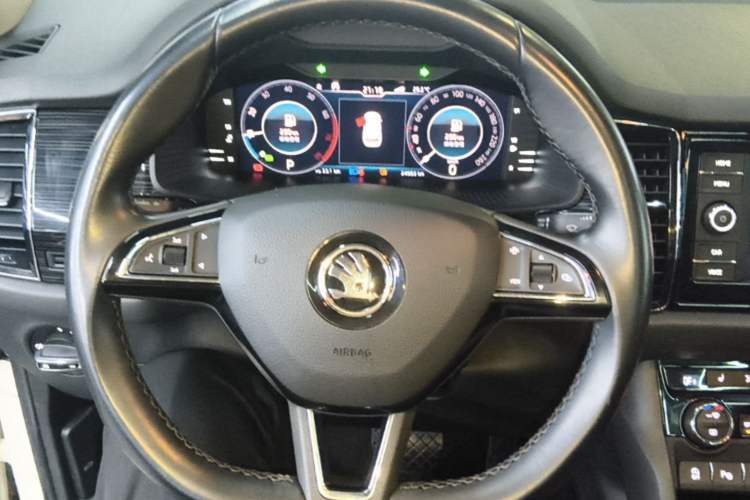 Used Skoda Kodiaq 2021 TSI330 5-Seater Two-Wheel-Drive Luxury Plus Edition Steering Wheel
