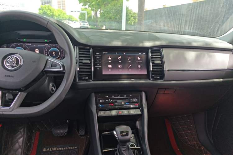Used Skoda Kodiaq 2021 TSI330 5-Seat Two-Wheel Drive Comfort Edition Audio And AC Panel
