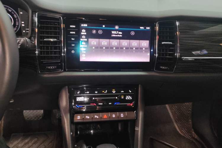 Used Skoda Kodiaq 2021 TSI330 5-Seater Two-Wheel-Drive Luxury Plus Edition Audio And AC Panel