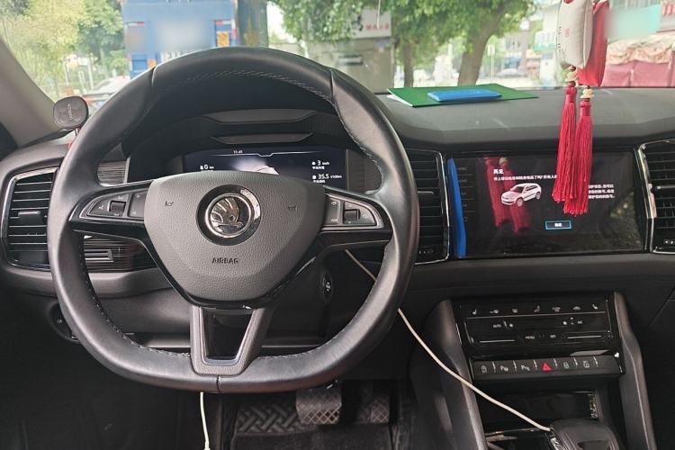 Used Skoda Kodiaq 2021 TSI330 7-Seater Two-Wheel-Drive Luxury Plus Edition Center Console