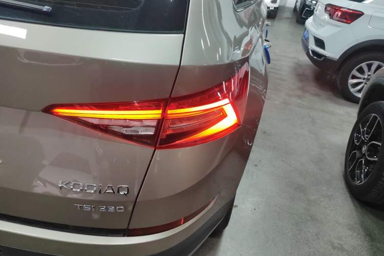 Used Skoda Kodiaq 2021 TSI330 5-Seater Two-Wheel-Drive Luxury Plus Edition Exterior 6