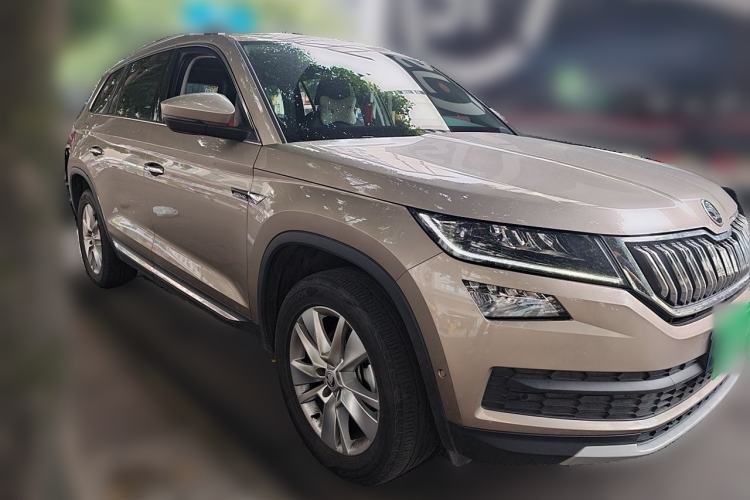 Used Skoda Kodiaq 2021 TSI330 7-Seater Two-Wheel-Drive Luxury Plus Edition Front Right 45 Deg