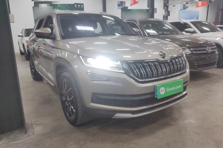 Used Skoda Kodiaq 2021 TSI330 7-Seater Two-Wheel-Drive Luxury Plus Edition Front Right 45 Deg