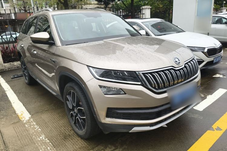 Used Skoda Kodiaq 2021 TSI330 7-Seater Two-Wheel-Drive Luxury Plus Edition Front Right 45 Deg