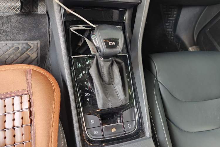 Used Skoda Kodiaq 2021 TSI330 7-Seater Two-Wheel-Drive Luxury Plus Edition Gear Lever