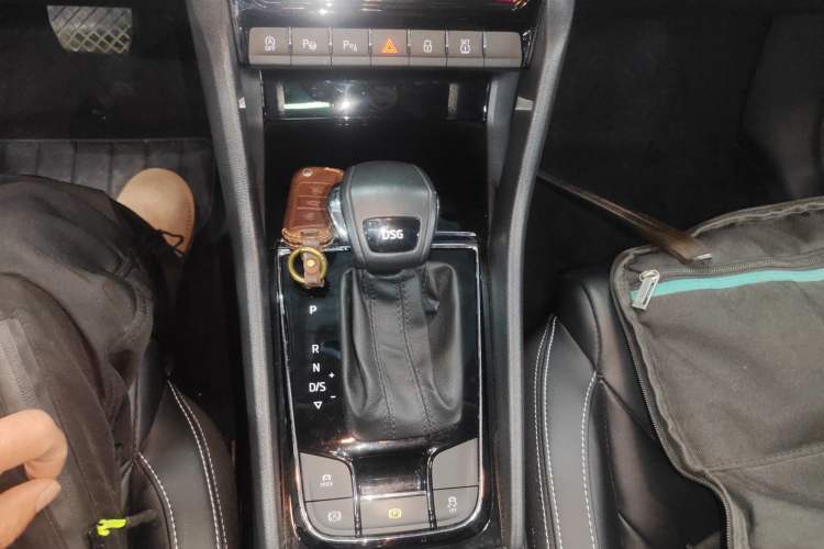 Used Skoda Kodiaq 2021 TSI330 7-Seater Two-Wheel-Drive Luxury Plus Edition Gear Lever