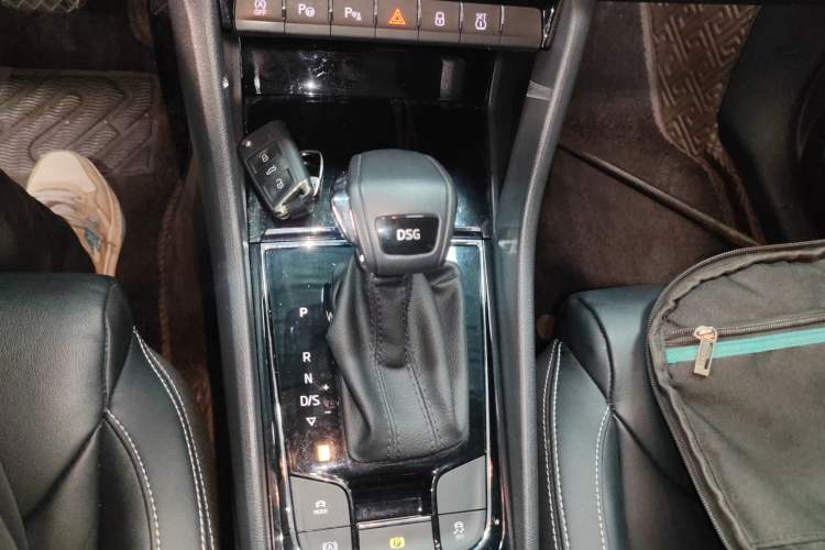 Used Skoda Kodiaq 2021 TSI330 5-Seater Two-Wheel-Drive Luxury Plus Edition Gear Lever