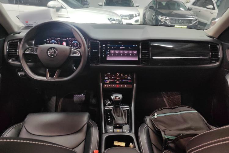 Used Skoda Kodiaq 2021 TSI330 5-Seater Two-Wheel-Drive Luxury Plus Edition Interior 2