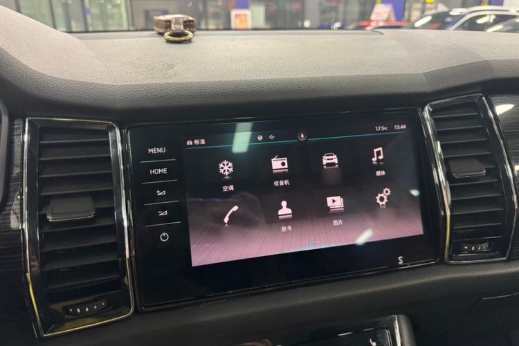 Used Skoda Kodiaq 2021 TSI330 7-Seater Two-Wheel-Drive Luxury Plus Edition Interior 3