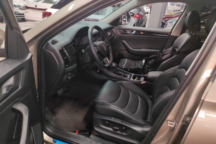 Used Skoda Kodiaq 2021 TSI330 5-Seater Two-Wheel-Drive Luxury Plus Edition Interior 3