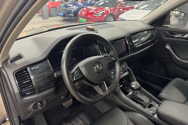 Used Skoda Kodiaq 2021 TSI330 7-Seater Two-Wheel-Drive Luxury Plus Edition Interior 8