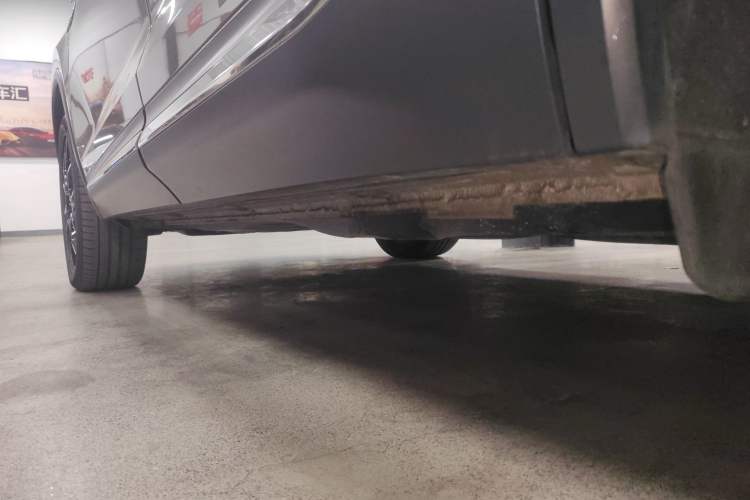 Used Skoda Kodiaq 2021 TSI330 7-Seater Two-Wheel-Drive Luxury Plus Edition Left Side Sill