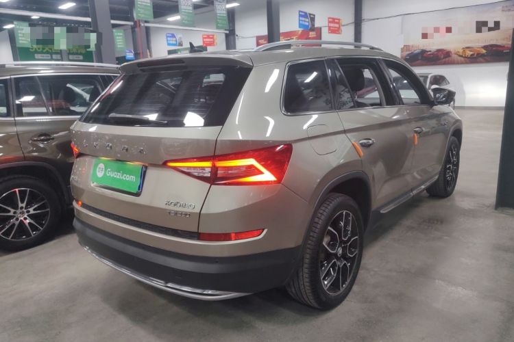 Used Skoda Kodiaq 2021 TSI330 7-Seater Two-Wheel-Drive Luxury Plus Edition Rear Right 45 Deg