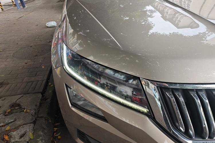 Used Skoda Kodiaq 2021 TSI330 7-Seater Two-Wheel-Drive Luxury Plus Edition Right Front Headlight