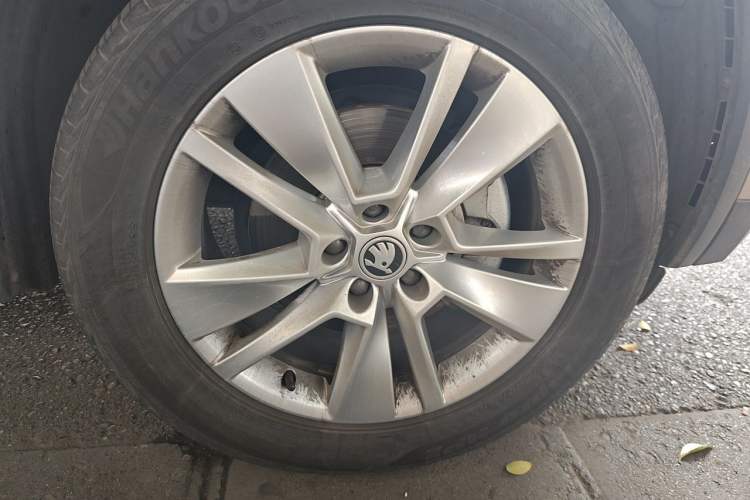 Used Skoda Kodiaq 2021 TSI330 7-Seater Two-Wheel-Drive Luxury Plus Edition Right Front Wheel Hub