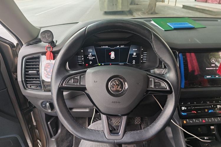 Used Skoda Kodiaq 2021 TSI330 7-Seater Two-Wheel-Drive Luxury Plus Edition Steering Wheel
