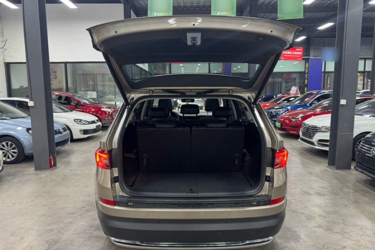 Used Skoda Kodiaq 2021 TSI330 7-Seater Two-Wheel-Drive Luxury Plus Edition Trunk
