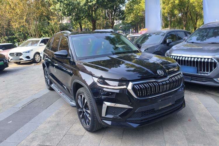 Used Skoda Kodiaq 2022 Restyled TSI330 7-Seater Two-Wheel-Drive Luxury Edition Front Right 45 Deg