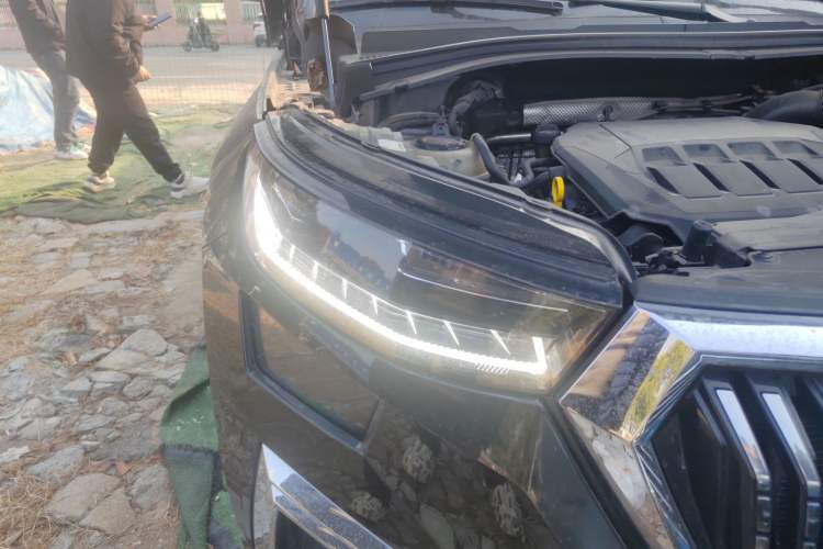 Used Skoda Kodiaq 2022 TSI330 7-Seater Two-Wheel-Drive Luxury Edition Right Front Headlight