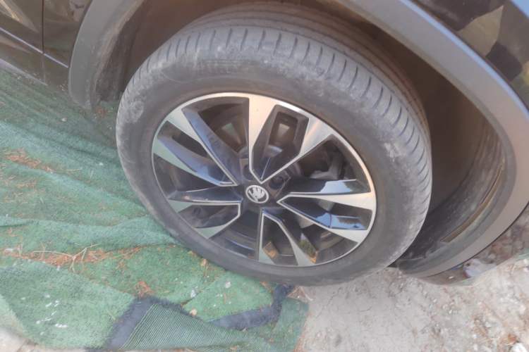 Used Skoda Kodiaq 2022 TSI330 7-Seater Two-Wheel-Drive Luxury Edition Right Front Wheel Hub