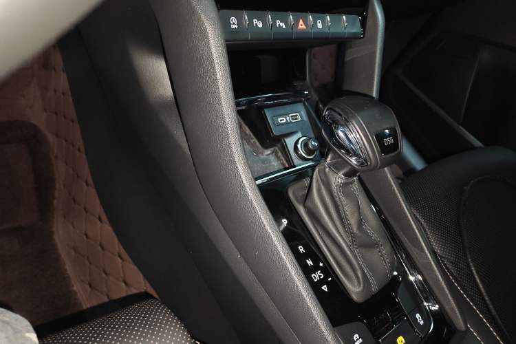 Used Skoda Kodiaq 2022 TSI330 7-Seater Two-Wheel-Drive Luxury Edition Gear Lever