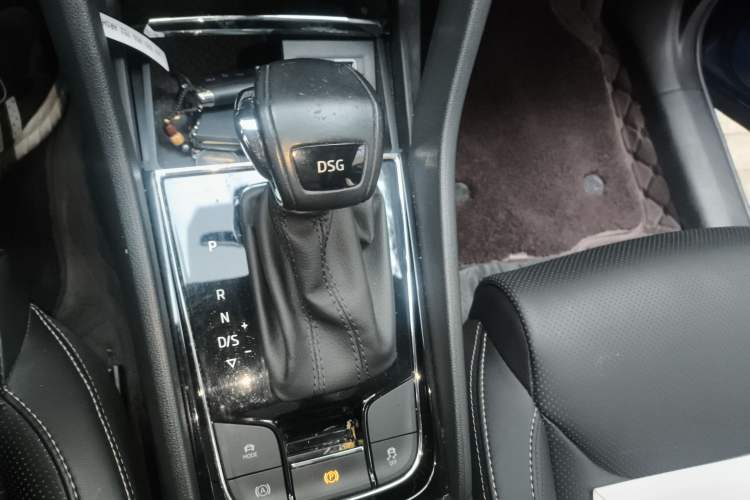 Used Skoda Kodiaq 2022 TSI330 7-Seater Two-Wheel-Drive Luxury Edition Gear Lever
