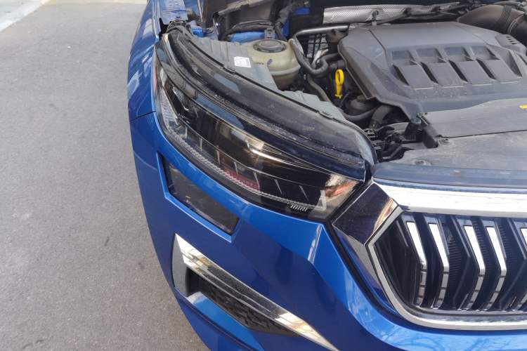 Used Skoda Kodiaq 2022 TSI330 7-Seater Two-Wheel-Drive Luxury Edition Right Front Headlight
