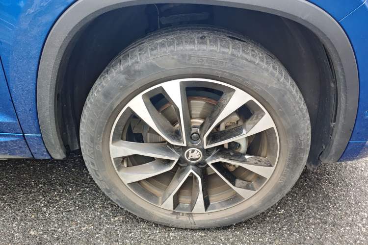 Used Skoda Kodiaq 2022 TSI330 7-Seater Two-Wheel-Drive Luxury Edition Right Front Wheel Hub