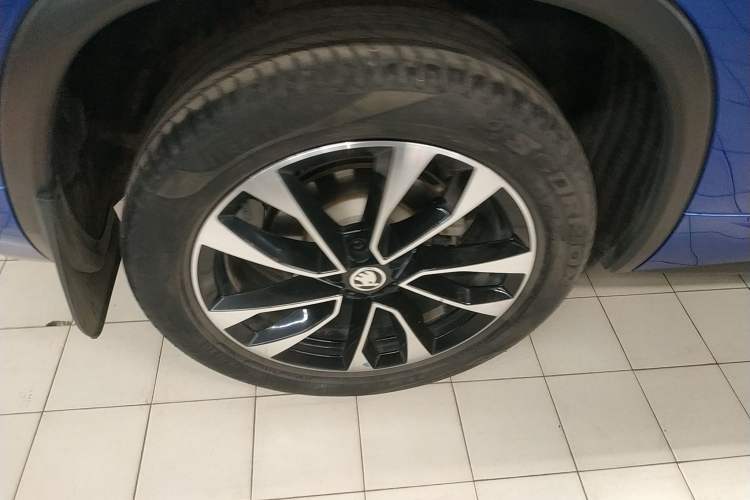 Used Skoda Kodiaq 2022 TSI330 7-Seater Two-Wheel-Drive Luxury Edition Right Rear Wheel Hub