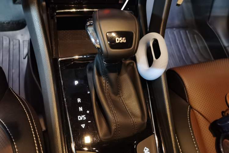 Used Skoda Kodiaq 2022 TSI380 7-Seater Four-Wheel-Drive Flagship Model Gear Lever