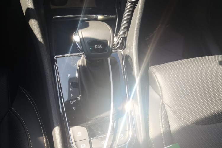 Used Skoda Kodiaq 2022 Restyled TSI330 7-Seater Two-Wheel-Drive Luxury Edition Gear Lever