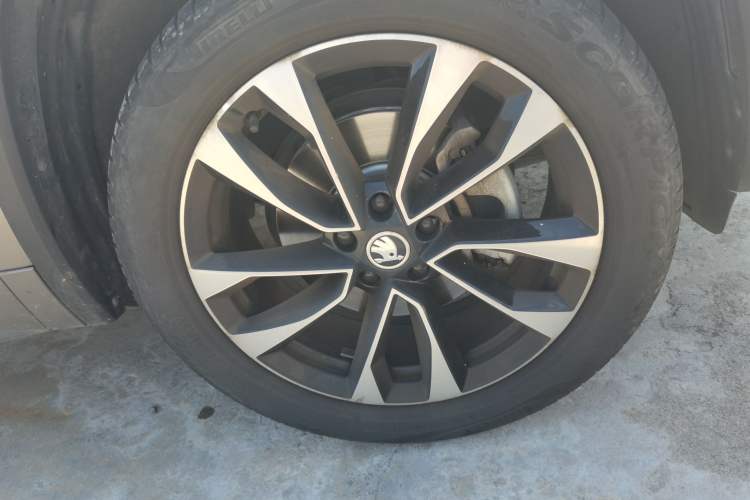 Used Skoda Kodiaq 2022 Restyled TSI330 7-Seater Two-Wheel-Drive Luxury Edition Right Front Wheel Hub