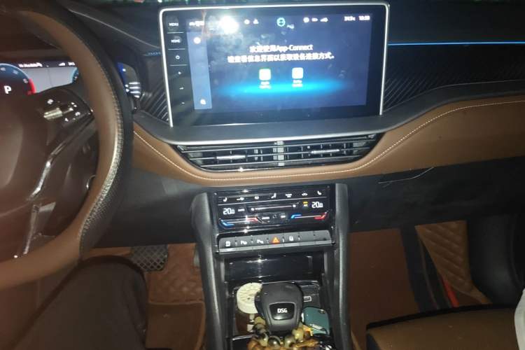Used Skoda Kodiaq 2022 Restyled TSI330 7-Seater Two-Wheel-Drive Luxury Edition Audio And AC Panel