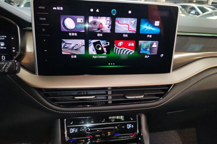 Used Skoda Kodiaq 2022 TSI330 7-Seater Two-Wheel-Drive Luxury Edition Audio And AC Panel