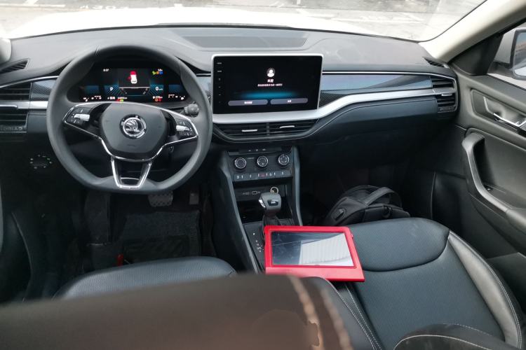 Used Skoda Kodiaq 2022 Facelifted TSI330 5-Seater Two-Wheel-Drive Luxury Edition Center Console