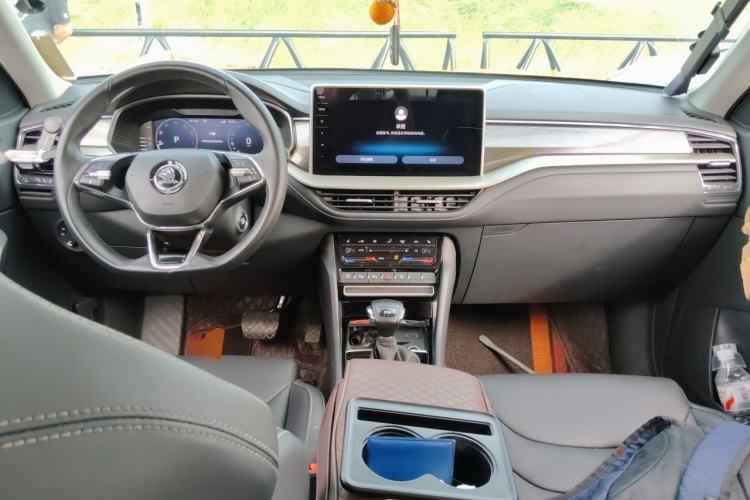 Used Skoda Kodiaq 2022 Restyled TSI330 7-Seater Two-Wheel-Drive Luxury Edition Center Console