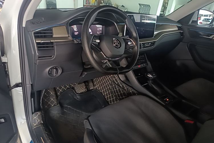 Used Skoda Kodiaq 2022 Restyled TSI330 7-Seater Two-Wheel-Drive Luxury Edition Center Console