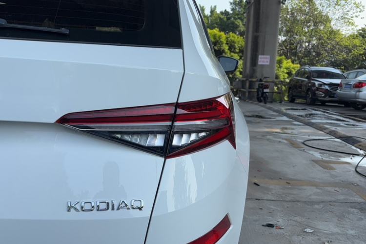Used Skoda Kodiaq 2022 Restyled TSI330 7-Seater Two-Wheel-Drive Luxury Edition Exterior 1