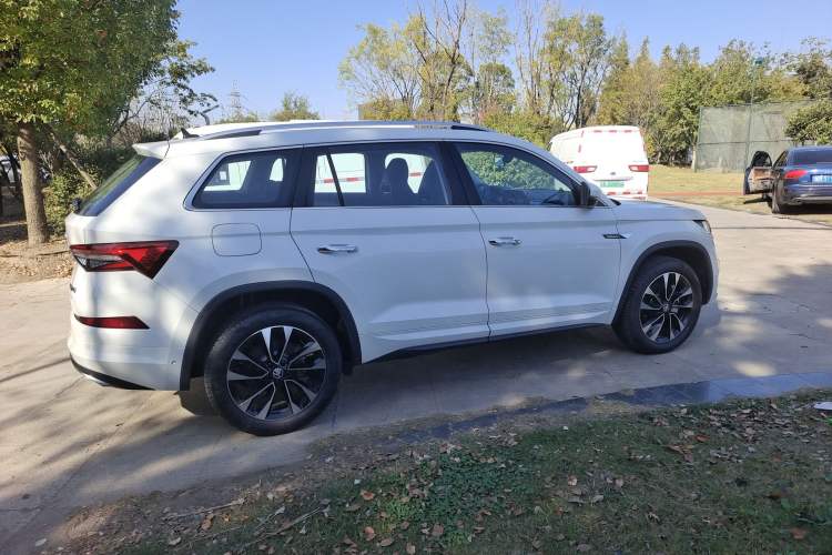 Used Skoda Kodiaq 2022 TSI330 7-Seater Two-Wheel-Drive Luxury Edition Exterior 2
