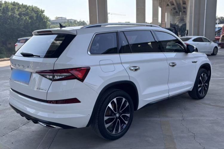 Used Skoda Kodiaq 2022 Restyled TSI330 7-Seater Two-Wheel-Drive Luxury Edition Exterior 2