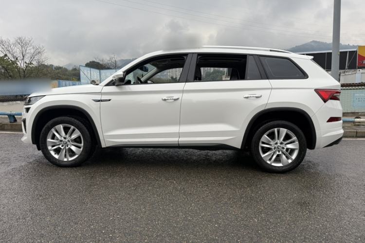 Used Skoda Kodiaq 2022 TSI330 5-Seater Two-Wheel-Drive Luxury Edition Exterior 2